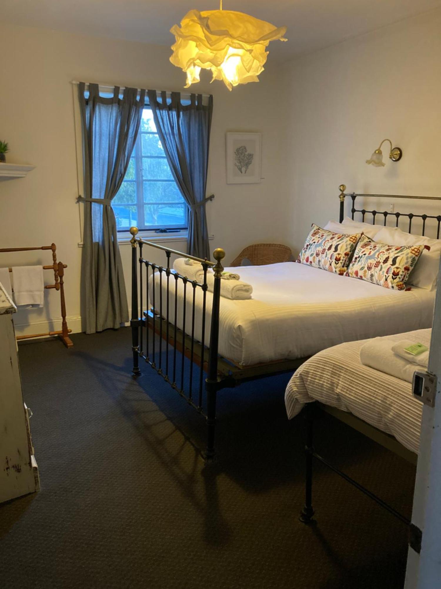 Caledonian Inn โรบ ภายนอก รูปภาพ